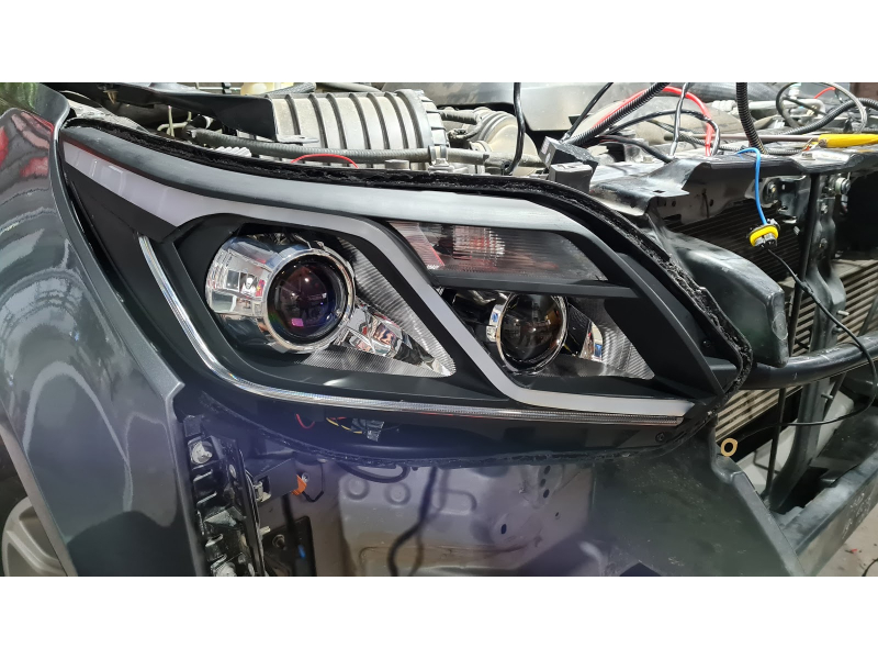 Độ đèn nâng cấp ánh sáng Bi Led Premium và Titan Black cho CHEVORET COROLADO